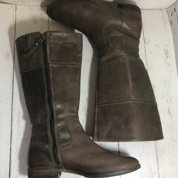 Fossil Distressed Leather Zippered Boot - Picture 3 of 8